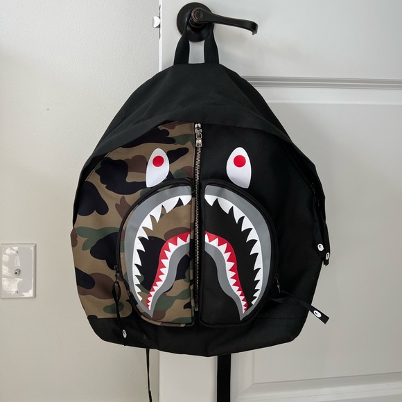 BAPE SHARK BACKPACK - Picture 2 of 5